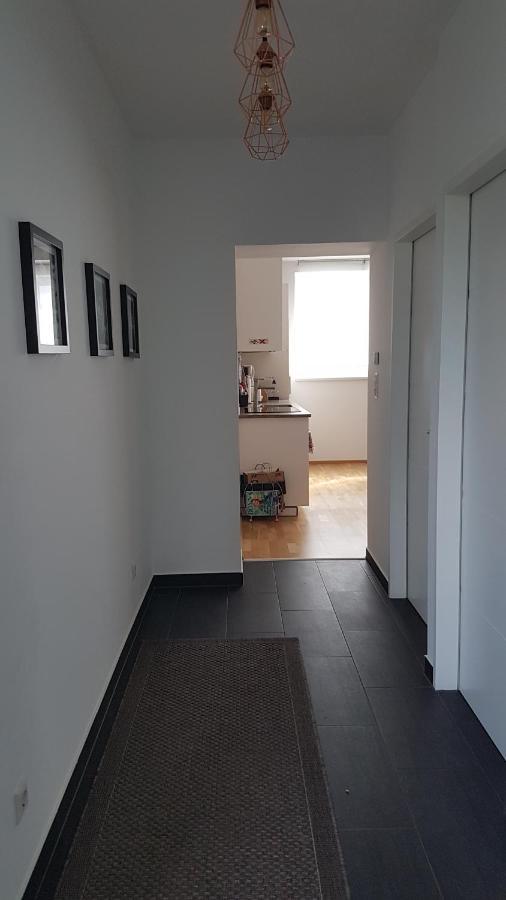 Moderne Maisonette Mit Terrasse Viena Exterior foto